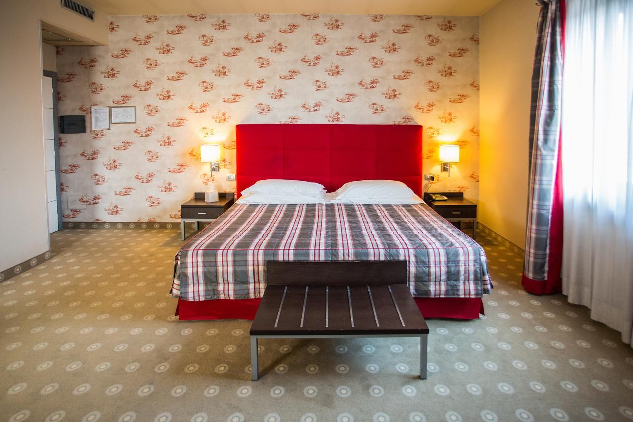 Hotel Fortyfive Chivasso Extérieur photo