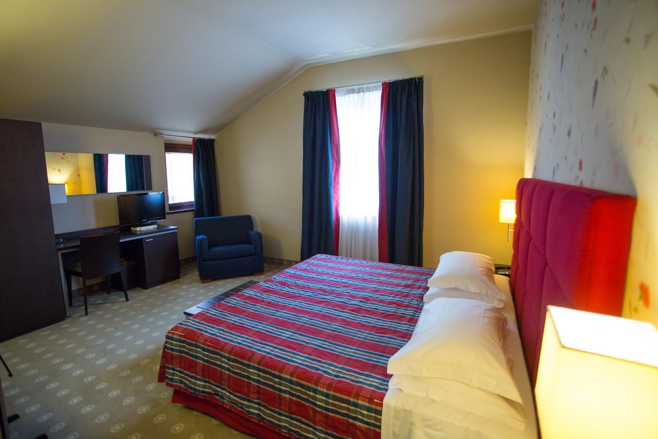 Hotel Fortyfive Chivasso Extérieur photo